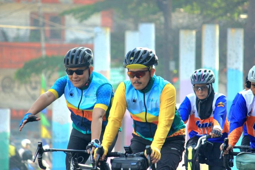 Kayuhan Ceria di Pagi Bandung: Fun Bike 2025 Jadi Simbol Kebersamaan di Milad ke-67 Unisba