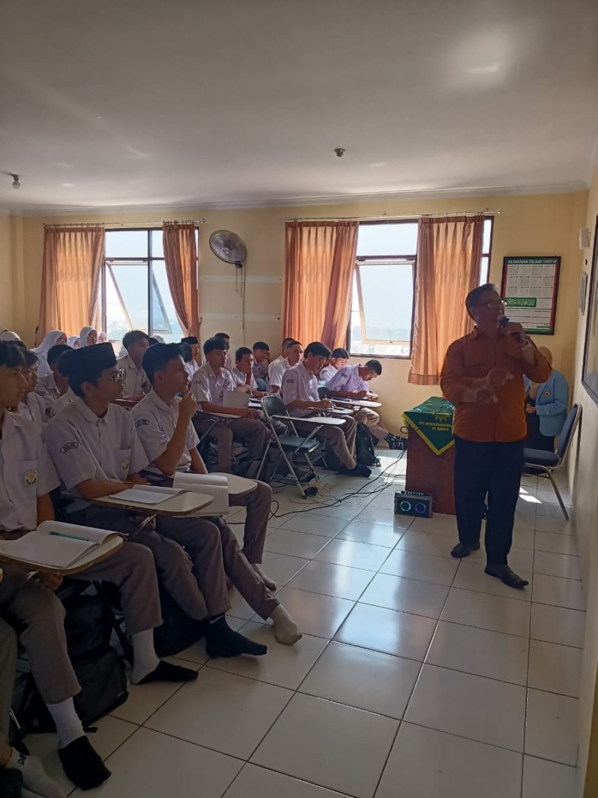 Ketika Santri Belajar Menulis Bersama AI: Sinergi Unisba dan Pesantren Persis 45 Rahayu untuk Generasi Melek Literasi Digital