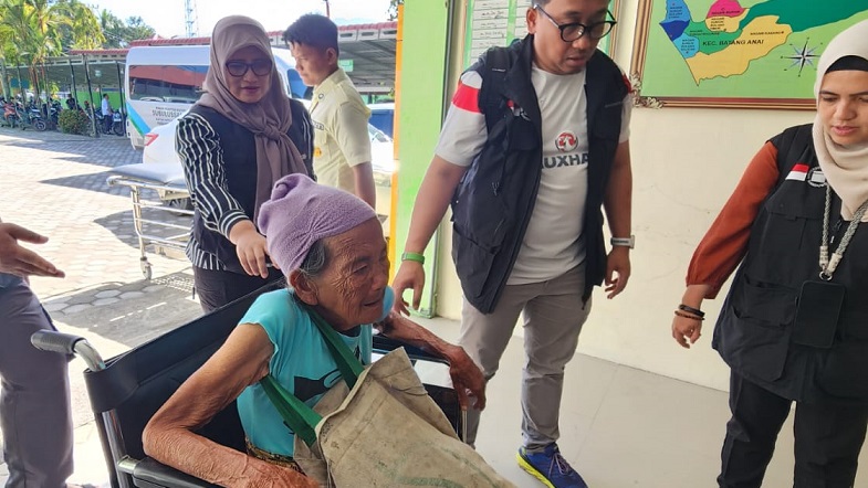 Layani 300 Warga, Unisba Perkuat Upaya Kesehatan Pascabanjir di Pasar Usang, Agam