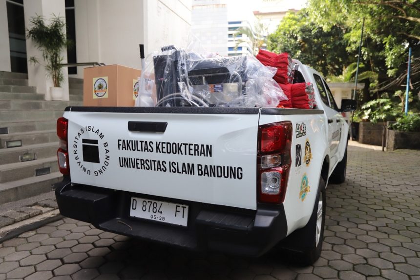 Rektor Unisba Berangkatkan Tim PKM Tanggap Bencana ke Sumatera Barat