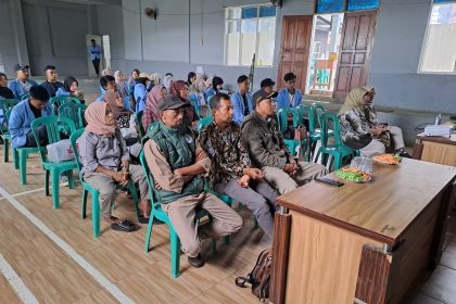 Prodi Ekonomi Pembangunan FEB Unisba Dorong UMKM Desa Mekarmanik Lewat KKL Tematik
