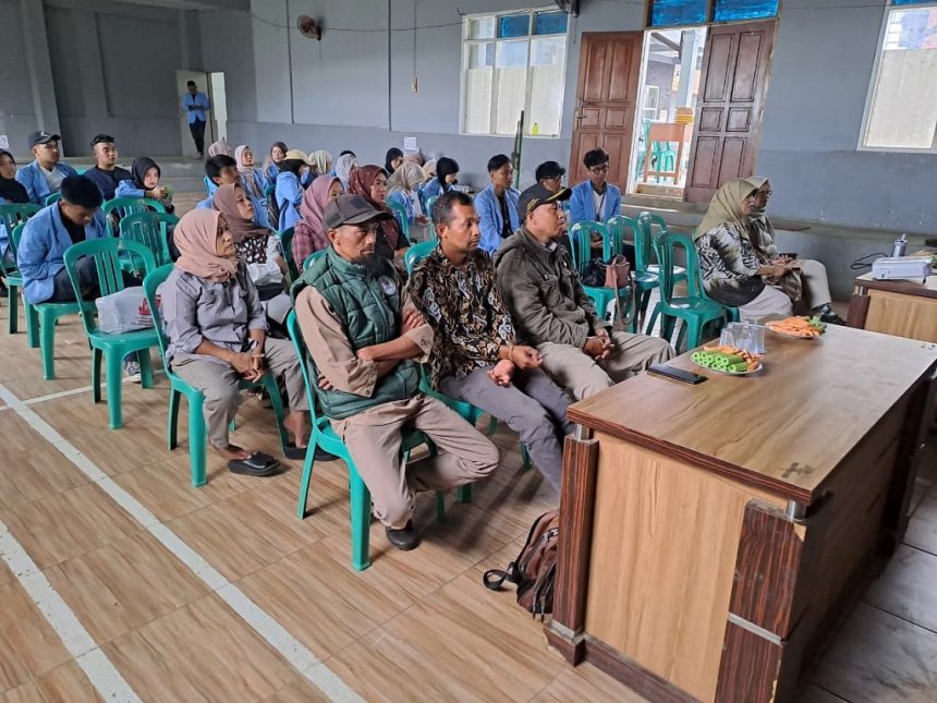 Prodi Ekonomi Pembangunan FEB Unisba Dorong UMKM Desa Mekarmanik Lewat KKL Tematik