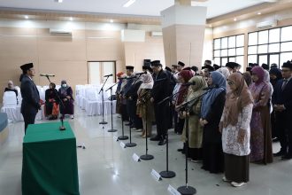 Unisba Resmikan 59 Pejabat Struktural Baru