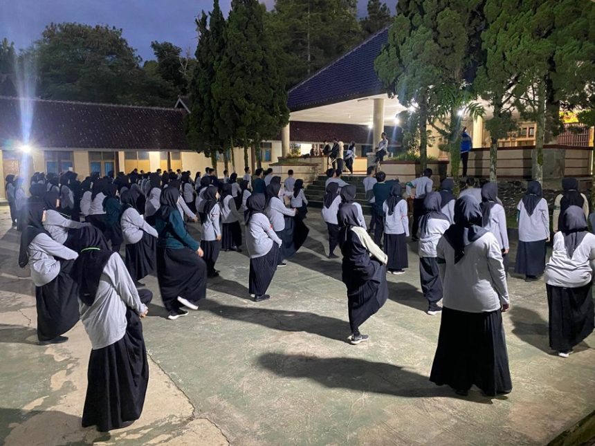 Ratusan Mahasiswa FTK Unisba Tempuh Latihan Kepemimpinan di Kiarapayung