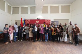KBRI Windhoek Dorong Kolaborasi Budaya Melalui Workshop Tenun Wastra Nusantara di Dua Kota Namibia