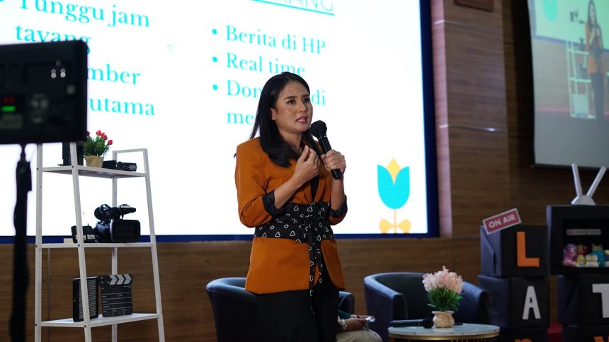 Laboratorium TV Fikom Unisba Gelar Kuliah Umum “The Prime Time: It’s Your Time”