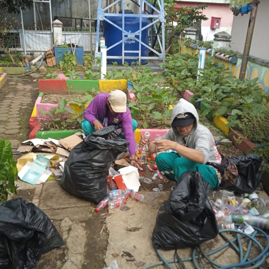 Mahasiswa Prodi PWK FT Unisba Lakukan Pemetaan Bank Sampah di SWK Cibeunying untuk Website Informasi Terpadu