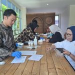 Unisba Gelar PKM Berdampak di Sukaluyu, Lansia Dapat Edukasi Penyakit dan Swamedikasi Aman