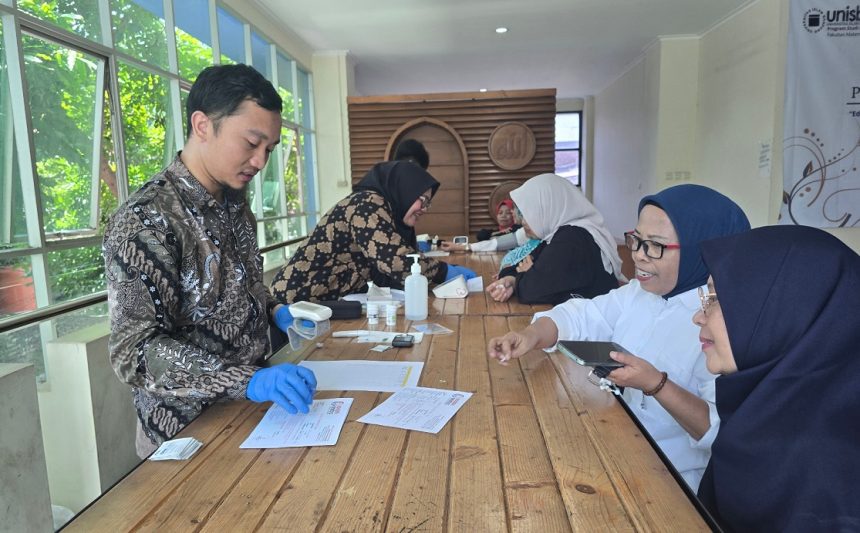 Unisba Gelar PKM Berdampak di Sukaluyu, Lansia Dapat Edukasi Penyakit dan Swamedikasi Aman