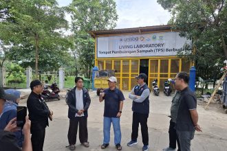 Rektor Unisba dan Sekda Jabar Tinjau Pengembangan Reaktor Plasma Dingin di TPS Berbudaya Arcamanik