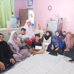 Bakti Sosial Ramadan, Ibu-Ibu Pengajian Masjid Nurul Muttaqien Komplek Unisba Bagikan 187 Paket Sembako