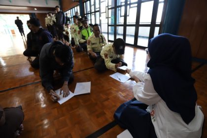 Unisba Berikan Kadeudeuh kepada 286 Satpam dan Cleaning Service sebagai Bentuk Apresiasi