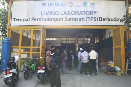 Rektor Unisba Dampingi Mendiktisaintek Tinjau Reaktor Plasma Dingin Pengolah Sampah di TPS Berbudaya Arcamanik