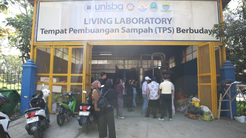 Rektor Unisba Dampingi Mendiktisaintek Tinjau Reaktor Plasma Dingin Pengolah Sampah di TPS Berbudaya Arcamanik