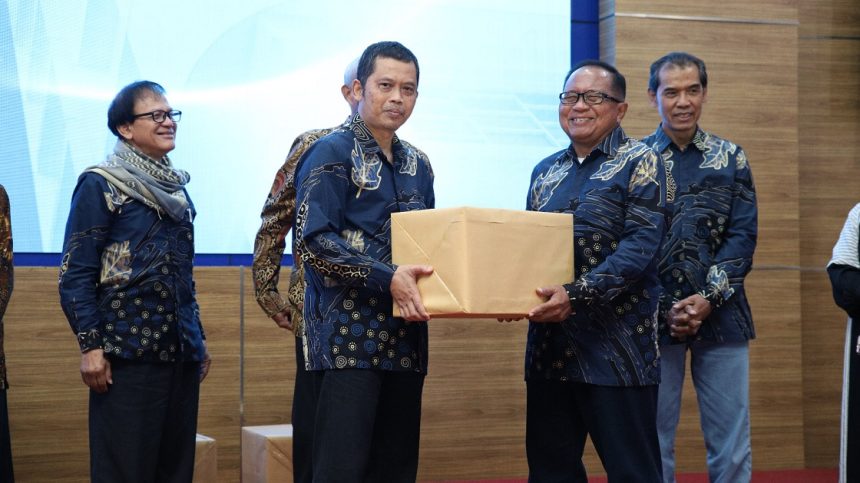 Pelepasan Dosen Purnabakti FT Unisba, Apresiasi Nyata atas Dedikasi Panjang