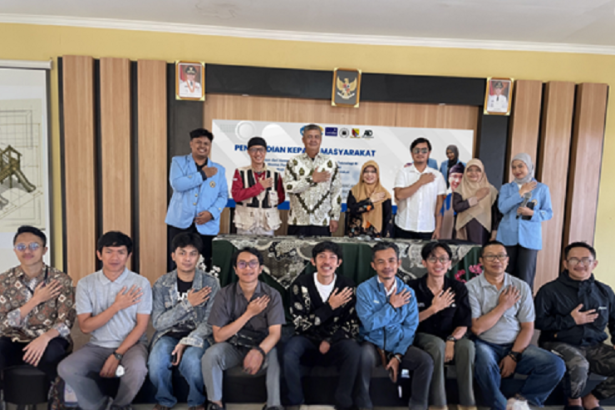 Tim PKM Unisba Perkuat Pemberdayaan Komunitas Arsitek Desa Al Munawwar Citaman untuk Dorong Ekonomi Kreatif