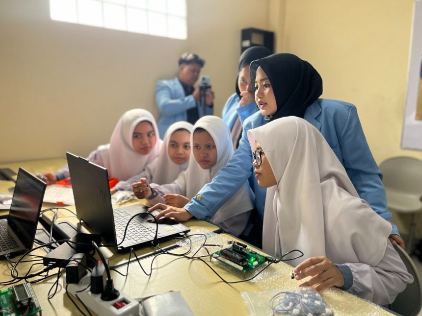 Fakultas Teknik Unisba Gelar Pelatihan IoT Berbasis Arduino di Baleendah, Siapkan Siswa Hadapi Era Industri Digital