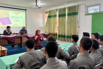 Kembangkan Identitas Diri Santri, Tim PKM Fikom Unisba Gelar Biblioterapi Reflektif di Ponpes Baitul Hidayah