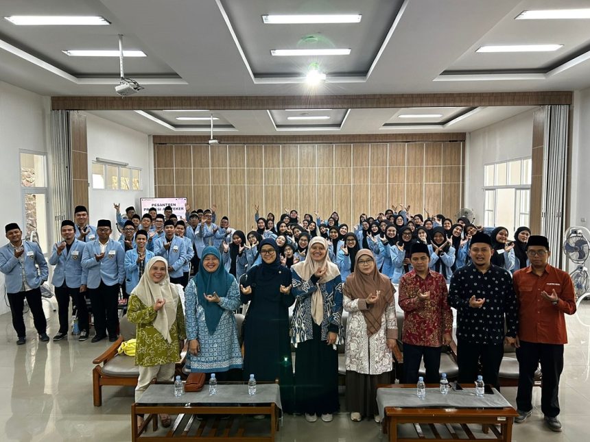 Pesantren Apoteker Perdana Unisba Cetak Apoteker Muslim Berkarakter dan Berintegritas
