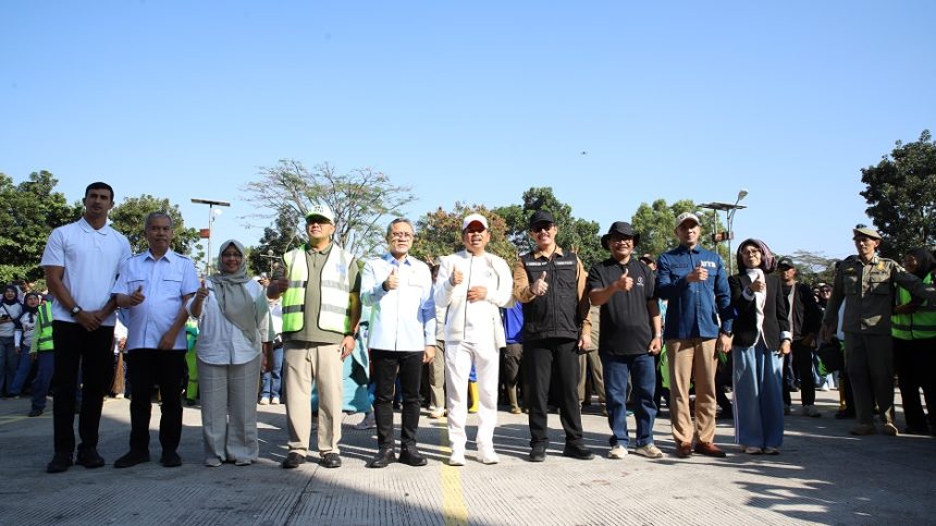 Program Zero Waste Bawa Rektor Unisba Raih Penghargaan Pengelolaan Sampah Jabar