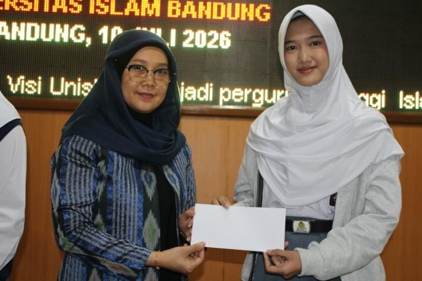 3iKB Unisba Salurkan Bantuan Dana Pendidikan kepada 111 Putra-Putri Tenaga Kependidikan