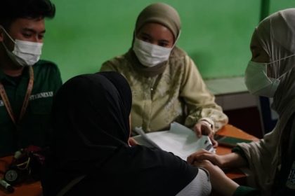 FK Unisba Hadirkan Layanan Kesehatan Gratis dan Edukasi bagi 360 Warga Desa Patrolsari