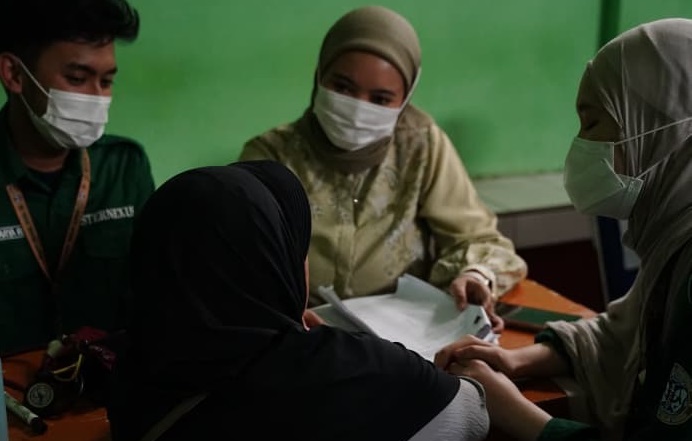 FK Unisba Hadirkan Layanan Kesehatan Gratis dan Edukasi bagi 360 Warga Desa Patrolsari