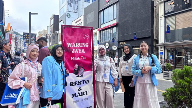 Prodi Manajemen FEB Unisba Dampingi Usaha Kuliner Indonesia di Busan