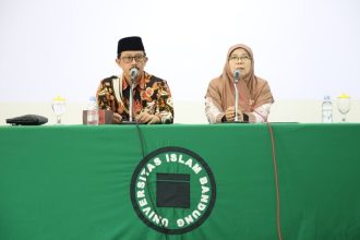Rektor Unisba: Gelar Sarjana Bukan Akhir, Lulusan Harus Berakhlak, Berilmu, dan Siap Menjadi Pemimpin