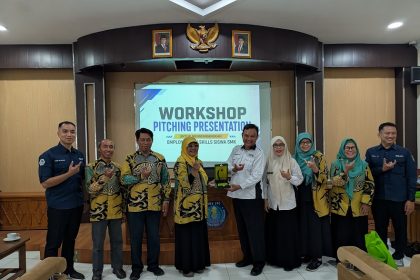 Fikom Unisba Latih Siswa DKV SMK YPC Tasikmalaya Kuasai Skill Pitching untuk Bekal Dunia Kerja