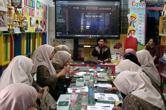 Fikom Unisba Perkuat Kompetensi Guru PAUD melalui Workshop AI untuk Bahan Ajar