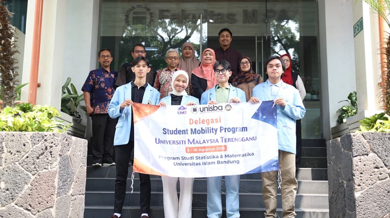 Fakultas Farmasi dan Sains Unisba Berangkatkan Peserta Program MELATI 2026 ke Universiti Malaysia Terengganu