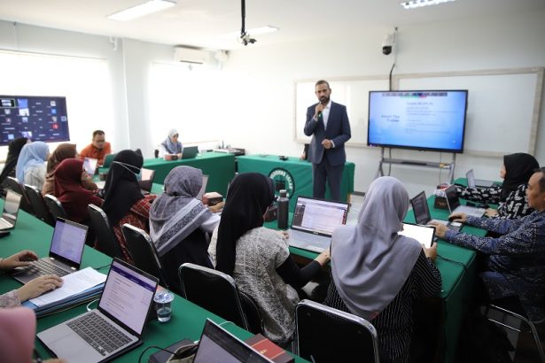 Coaching Clinic Perdana Unisba Jadi Momentum Perkuat Publikasi Ilmiah Dosen dan Mahasiswa Pascasarjana