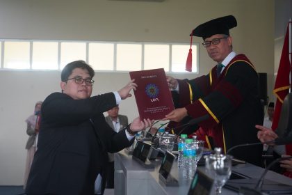 Tiga Tahun Raih Gelar Doktor dengan IPK 3,87, Eka Juarsa Teliti Suap Sektor Swasta hingga Tembus Rekognisi Scopus Q1