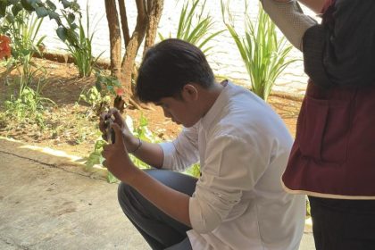 Fakhri Athar Radian Bimbing Siswa SMKN 10 Bandung Kembangkan Kreativitas Fotografi